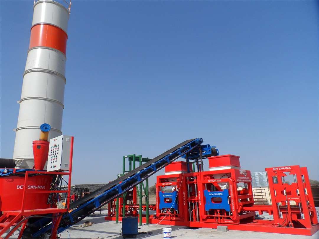 Купить вибропресс для производства шлакоблоков Concrete_paving_block_machine.jpg