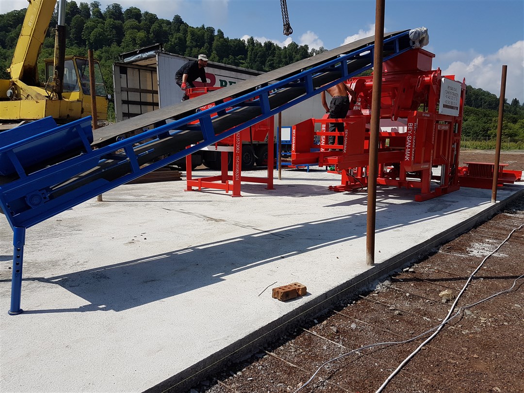 Станок для производства блоков concrete_brick_making_machine_exports.jpg