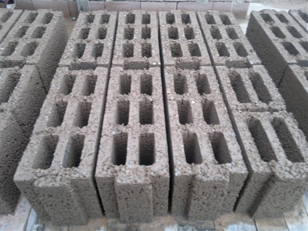 Бетонные шлакоблоки interlocking_blocks.jpg